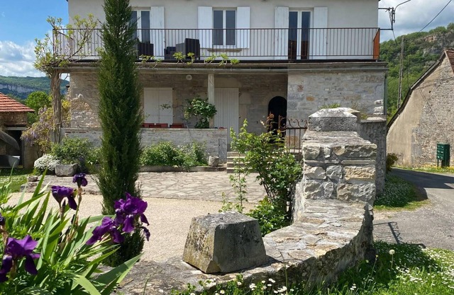 Maison de campagne, 4 étoiles, avec piscine, proche de St cirq Lapopie