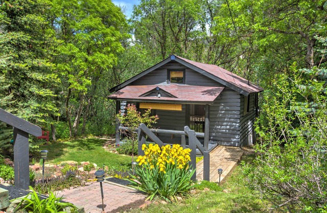 Un joyau caché! Chalet niché dans les arbres à Glenwood Springs.