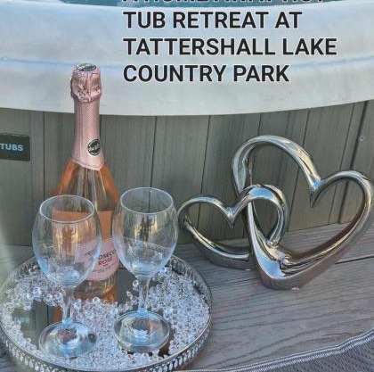 A HOME AWAY HOT TUB RETREAT AT Tattershall lakes country park