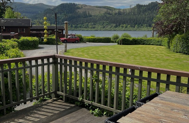 A homely lodge with open lake view