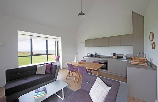 A john o'groat that sleeps 2 guests in 1 bedroom