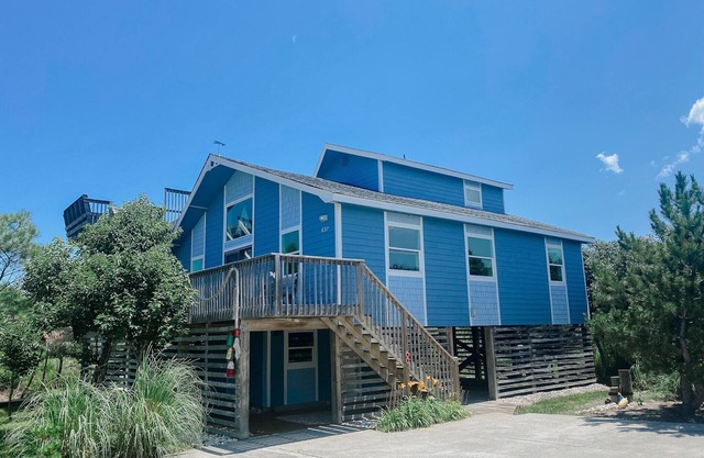 A Jolly Boat-A FEW STEPS TO BEACH-ocean side Corolla. Perfect for families!