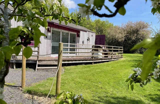 A lee wick farm accommodation that sleeps 4 guests in 1 bedroom
