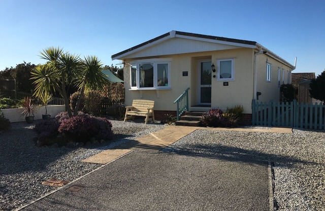 A Little Haven- Lovely 4 Bedroom Lodge, secure garden, en-suite to master WIFI