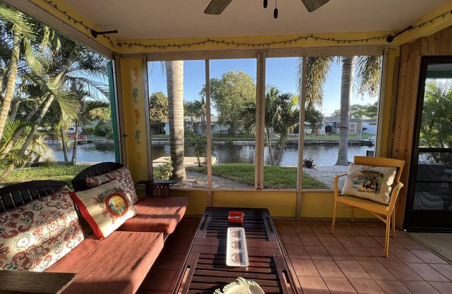 A Little Slice of Key West on Lake Tarpon - Kayak and fish from the back yard