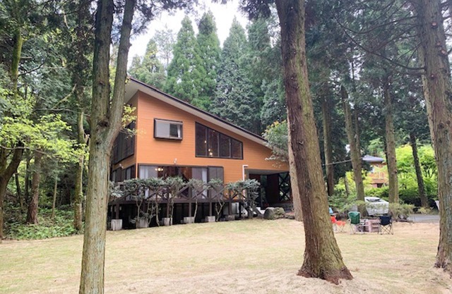 A lodge nestled in the forest of Aso accommodates up to 8 people / Aso Kumamoto
