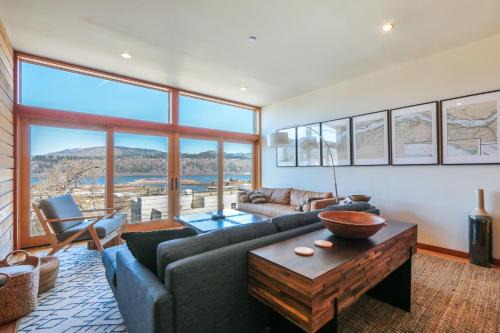 A Loft Amazing Views Rooftop Deck Steps to Downtown