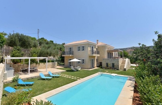 Une belle lumineuse et aérée New Construit Villa 10, avec piscine privée