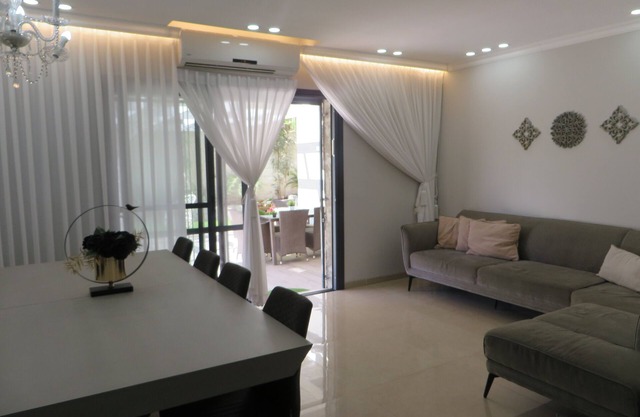 A Luxurious Garden apartment with another private unit attached