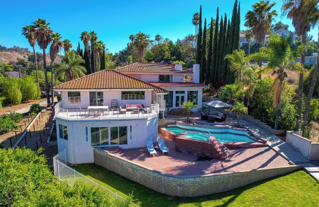 A Luxurious Getaway with Stunning Views
