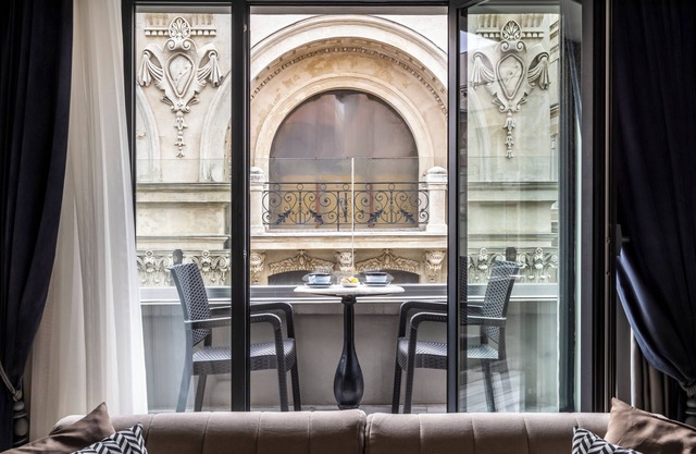 A luxury suite with 2 bedrooms and 2 bathrooms, located in the heart of Istanbul