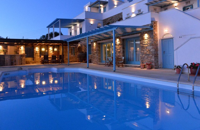Villa magnifique dans un Jardin méditerranéen, avec piscine partagée et vue mer