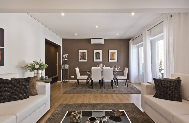 Central Apartment 127