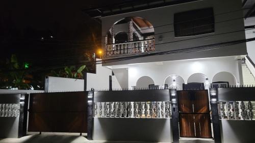 A Modern EscapeStyle Comfort and Convenience 3 bedroom