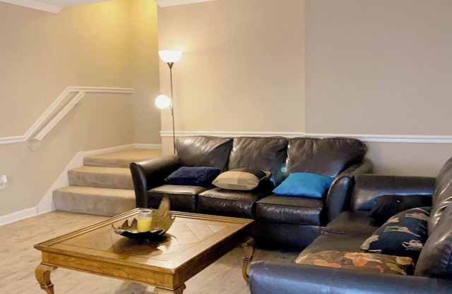 A neat condo 8 minutes away from Down Town and Mall, and nearby many restaurants