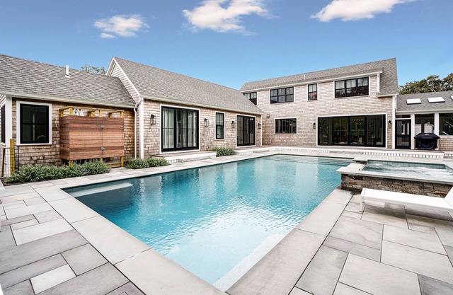 A NEW BEAUTIFULLY DESIGNED HOUSE IN KATAMA WITH POOL AND HOT TUB!