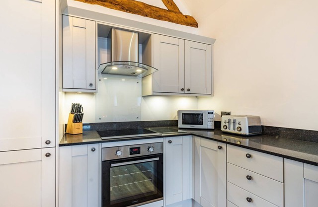 2 bedroom accommodation in Purshall Green Farm
