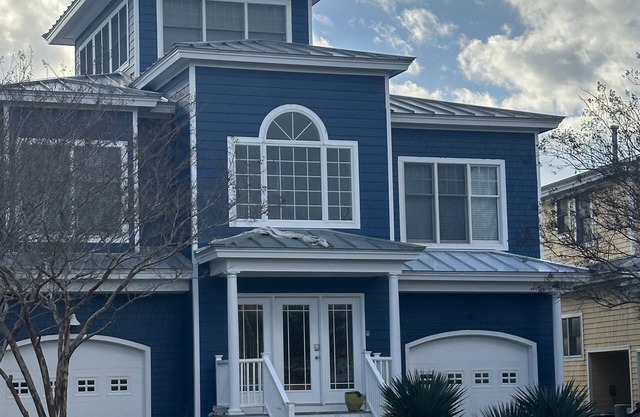 A newly remodeled spacious home. Private beach, amazng sunsets in Cape Charles.