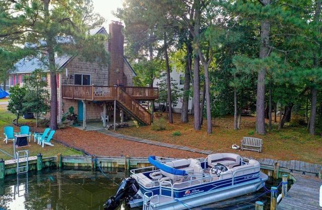 A Pawfect Salty Hideaway-Non Group Rental-4 Bedrooms, 3 Bathrooms, Sleeps 8