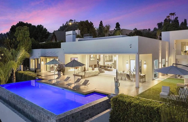 A peaceful, blue-themed retreat