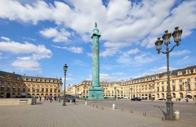 A PERFECT BLEND OF HISTORIC PARISIAN CHARM & MODERN COMFORT -ST GEORGE - 3 BEDS