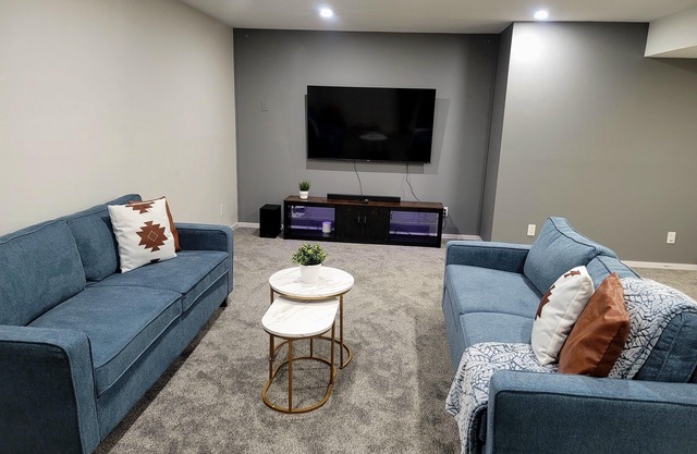 A Perfect & Cozy 3BR beautiful Vacation Home in Copperfield South East Calgary.