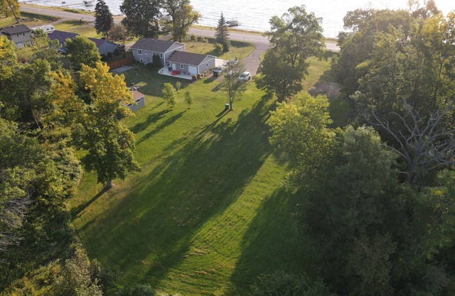 A perfect family getaway on Mille Lacs Lake! Relax in this amazing modern home!