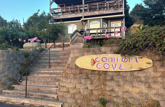 A petite retreat, Family/Pet friendly-Amazing view and location!