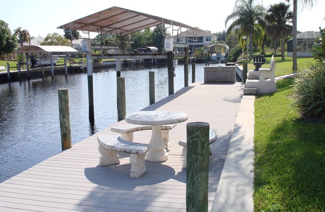 Un coin de paradis, une maison au bord de l'eau, une piscine chauffée et à Port Charlotte