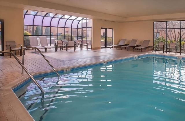 A Place You'll Surely Enjoy! 3 Posh Units, w/ Pool, Near Hyper Kidz!