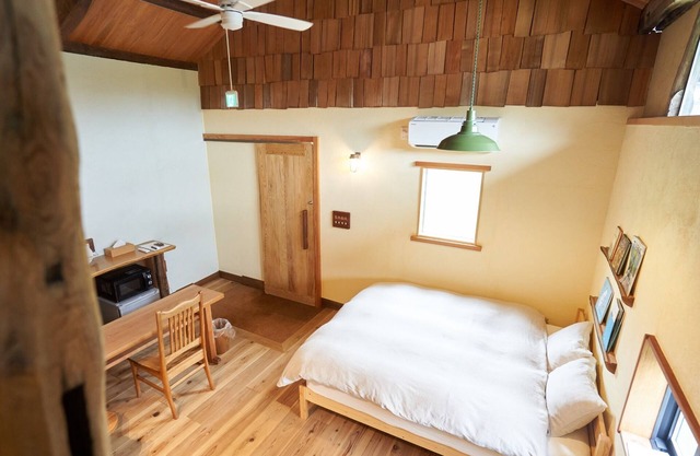 A private house renovated with natural materials and filled with the scent of wood / Wake-gun Okayama