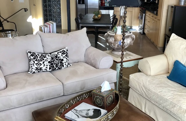 UN LOFT PRIVÉ DANS UN GRAND ENDROIT URBAIN À PIED