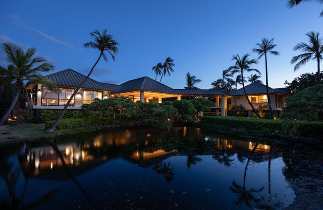 A Private Luxury 350+ Oceanfront Estate in an Oasis /4Runner Option