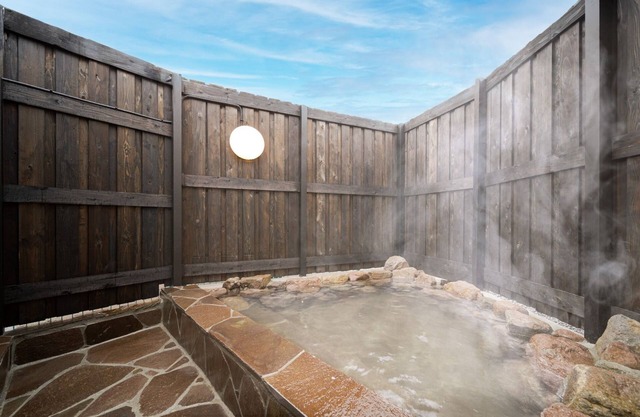 A quaint old house with an outdoor hot spring bath The entire house just for you / Yufu Ōita