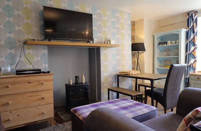 A Quirky 1-bedroom Basement-level Fisherman's Apartment