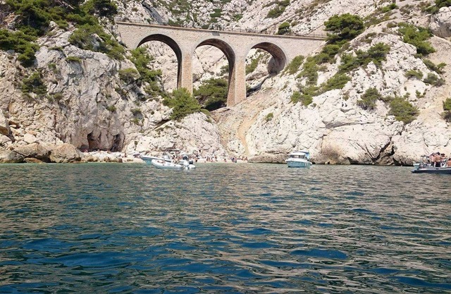 Véritable cabanon de calanque de la côte bleue : le cabanon de la gaieté