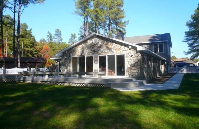"ON LAKE TIME" Lakefront Paradise - Lac Kerr - Buggs Island @ Palmer's Point