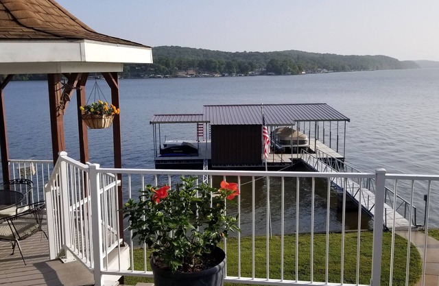 A Recreational Mecca! Views·Dock·Jet Ski Slips·Kayaks·Fire Pit·Pool Table