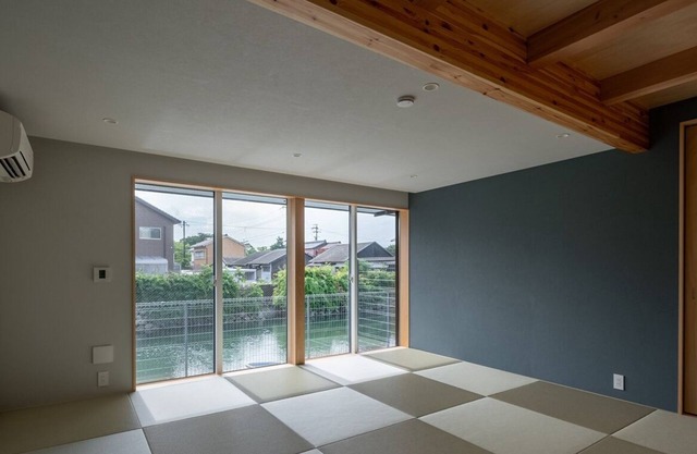A relaxing space where you can feel the waterside / Kuwana Mie