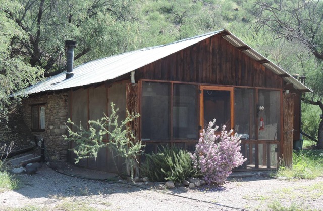 Une cabine River Rock dans Cascabel