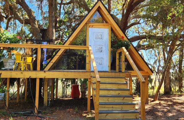 "A" Secluded Quiet Oasis Treehouse w/ Beach Pass