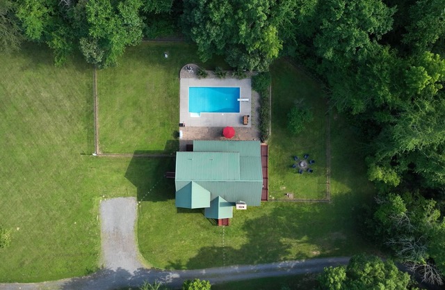 A Slice of Salisbury, Pool,Hot Tub, 10 acres