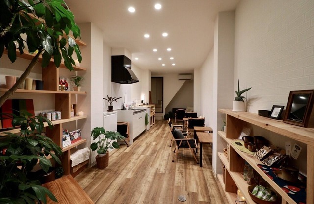 A space like a hideaway / Okayama Okayama
