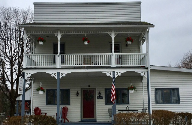 Une location spacieuse et aérée et confortable de deux chambres située dans le FLX