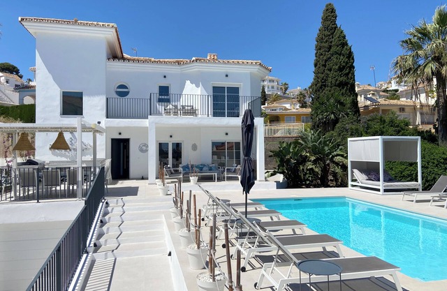 A stunning villa in Riviera del Sol just a 7 minute stroll to the beach & bars