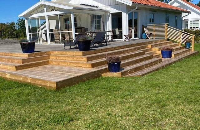 A sunny house with sea views of the Kosterfjord in Ekenäs,