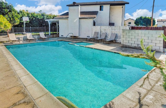 A Super Private LA home with Amazing Design and Pool & Spa