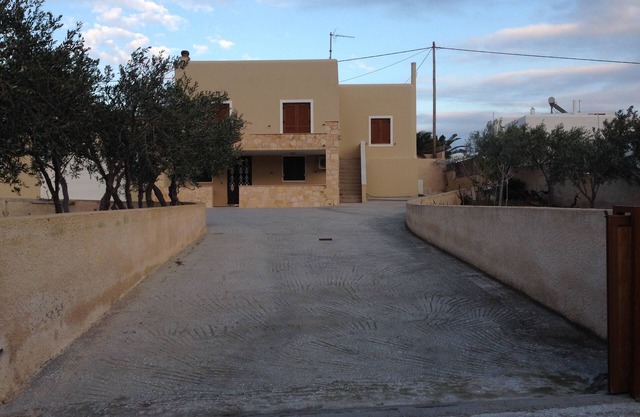 une maison familiale traditionnelle sur l'île de Syros près de trois plages magiques