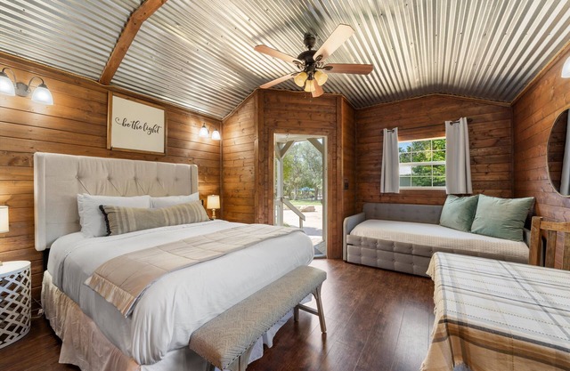 Tiny House # 2 @Gathering Oaks Retreat
