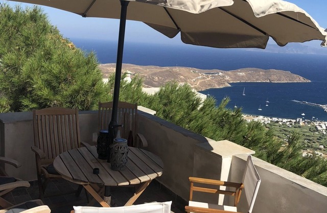 Une maison typique des Cyclades au coeur de Chora superviser le port de Serifos